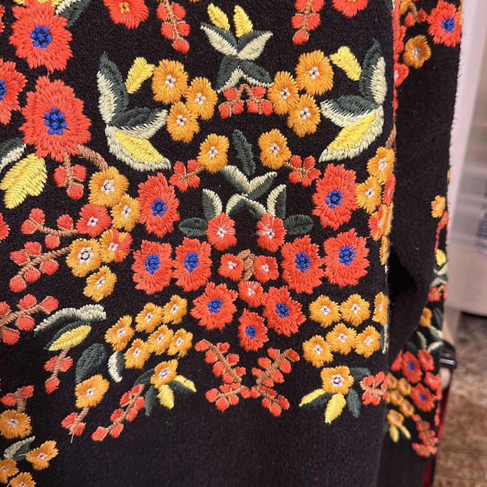 Zara Black Sweater with Colorful Floral Design - Picture 5 of 9